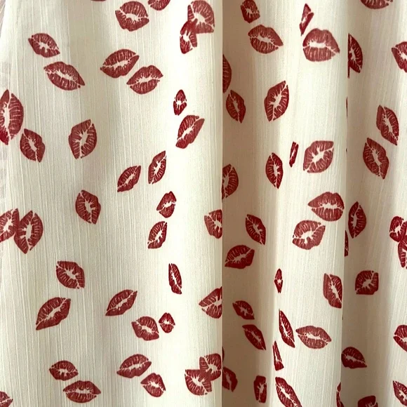 RW&CO Cowl Neck Blouse Cream Red Lips Sheer Small - Picture 10 of 13